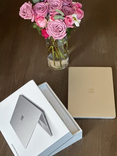 لابتوب مايكروسوفت سيرفس لمس