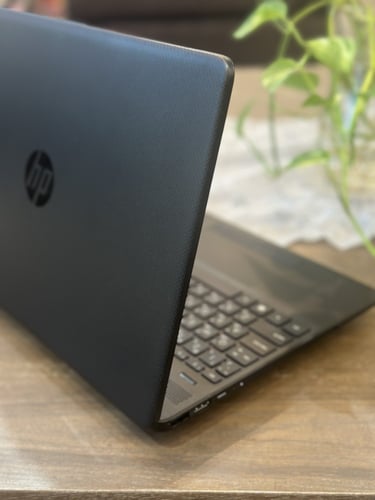 لابتوب HP الرمادي بمعالج i3