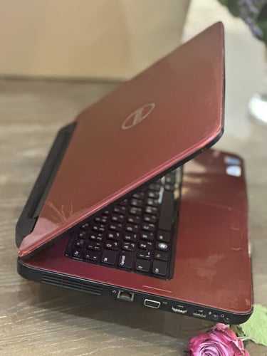 لابتوب DELL الأحمر بسعر اقتصادي