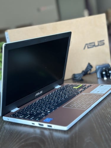 لابتوب ASUS وردي أنيق بكرتونه