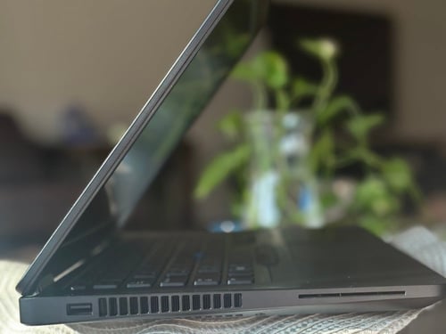 لابتوب DELL معالج Core i7 بكرتونه