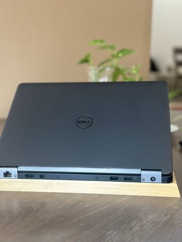 لابتوب بمعالج DELL Core i7