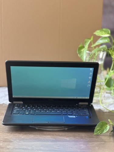 لابتوب DELL أسود بمعالج i5