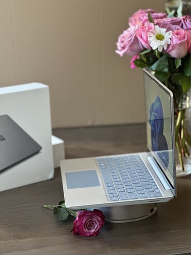 لابتوب مايكروسوفت سيرفس لمس