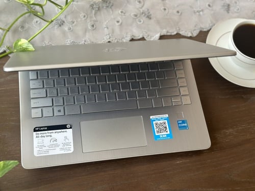 لابتوب HP الفضي بمعالج i3