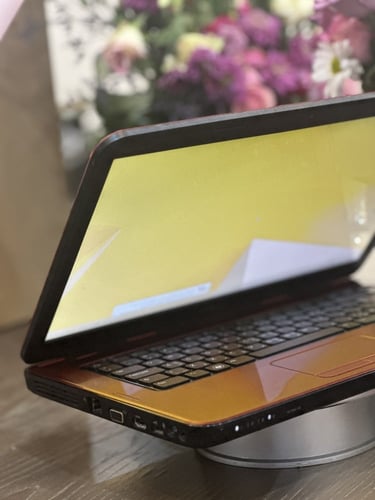 لابتوب DELL الأحمر بسعر اقتصادي