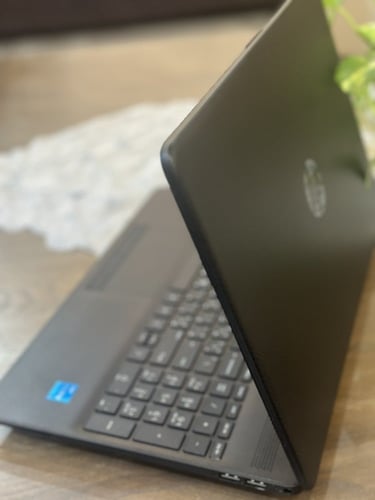 لابتوب HP الرمادي بمعالج i3