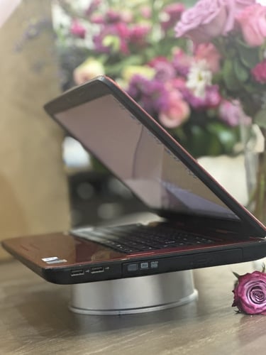 لابتوب DELL الأحمر بسعر اقتصادي
