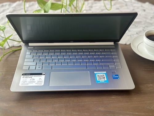 لابتوب HP الفضي بمعالج i3