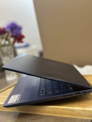 لابتوب Lenovo الأزرق الثلجي معالج Core i3