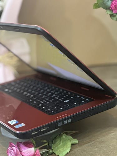 لابتوب DELL الأحمر بسعر اقتصادي