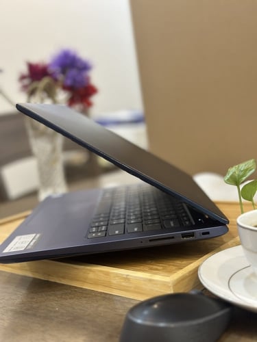 لابتوب Lenovo الأزرق الثلجي معالج Core i3