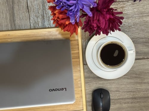 لابتوب Lenovo الفضي بمعالج i5