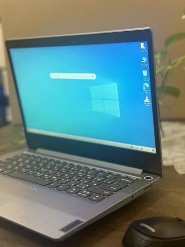 لابتوب Lenovo الفضي بمعالج i5
