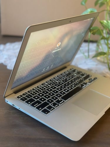 أبل ماك بوك إير 2015 فضي بمعالج i5