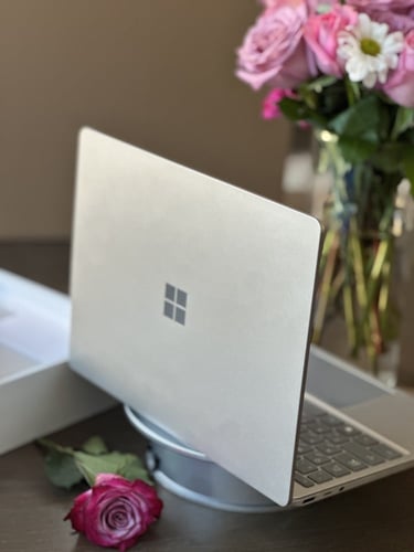 لابتوب مايكروسوفت سيرفس لمس