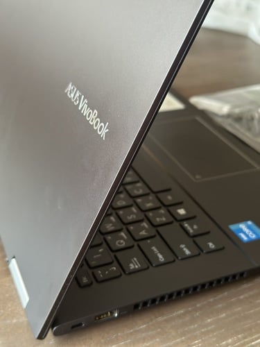 لابتوب شاشة لمس ASUS بكرتونه معالج Core i3