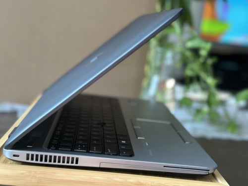 لابتوب HP بمعالج Core i7