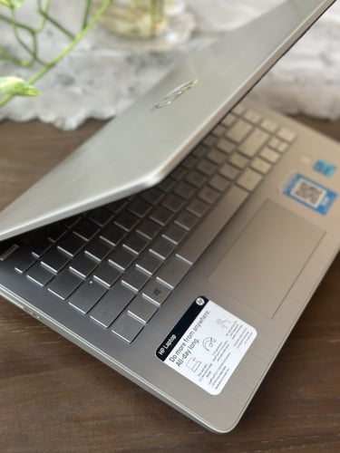 لابتوب HP الفضي بمعالج i3