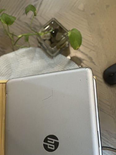 لابتوب HP الفضي بمعالج i5 وكرات شاشة