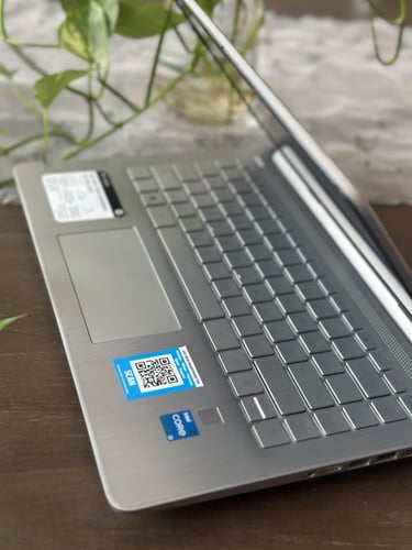 لابتوب HP الفضي بمعالج i3