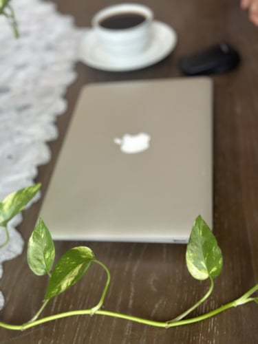 أبل ماك بوك إير 2015 فضي 11.6 انش بمعالج i5