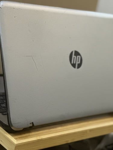 لابتوب HP الفضي بمعالج i5 وكرات شاشة