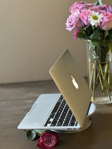 أبل ماك بوك إير 2015 فضي 11.6 انش بمعالج i5