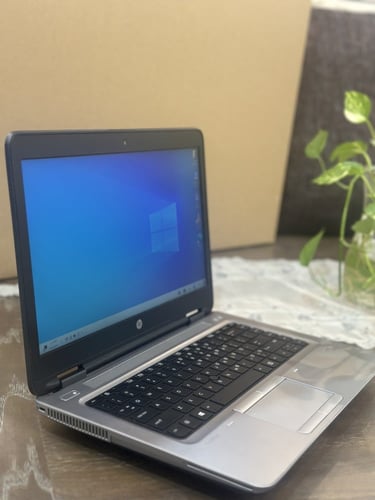 لابتوب HP الرمادي بمعالج AMD