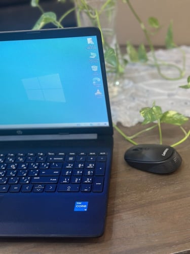 لابتوب HP الرمادي بمعالج i3