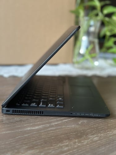 لابتوب DELL بمعالج Core i7