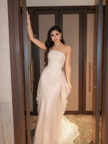 Queen's dress