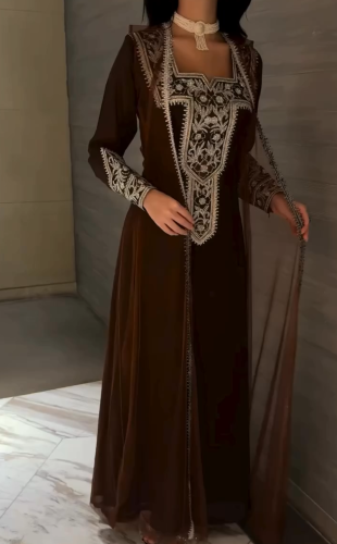 فستان LIVIA البني المطرز – أناقة فاخرة بلمسة تراثي...