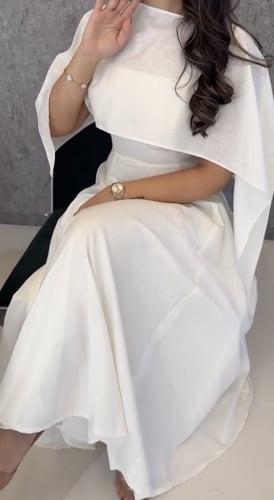 فستان LUMINA الأبيض بقصّة ملكية ناعمة