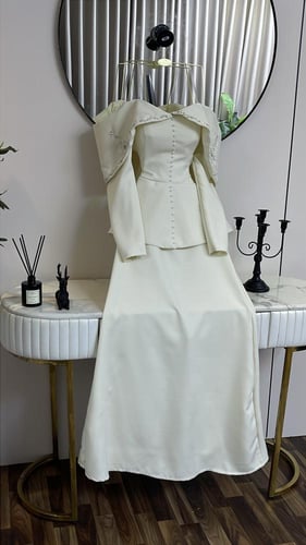 إيتوال بيرل – فستان أوف وايت