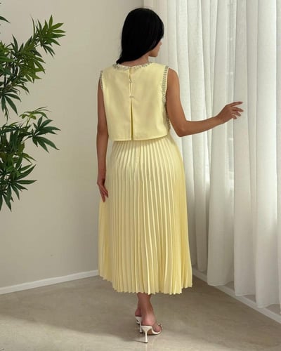 فستان BUTTER LUXE – أناقة صفراء ناعمة بإطلالة راقي...