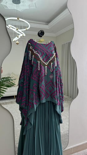 طقم شيفون زمردي بتطريز فاخر