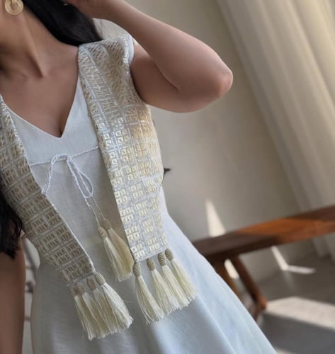 فستان سمر لينن المطرّز – أناقة هادئة بلمسة تراثية