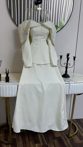 إيتوال بيرل – فستان أوف وايت