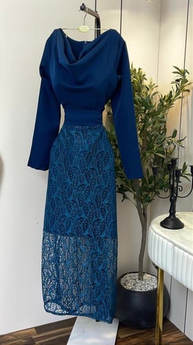 فستان مخملي بأناقة لافتة