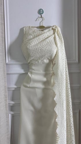 فستان LUMIÈRE دانتيل فاخر – أوف وايت ملكي