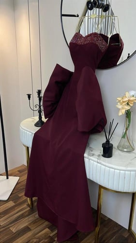 فستان جُمان – فخامة ملكية بإطلالة جريئة