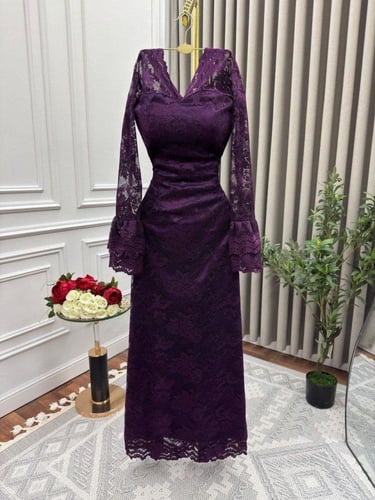 فستان بنفسج – فخامة أنثوية بطابع راقٍ