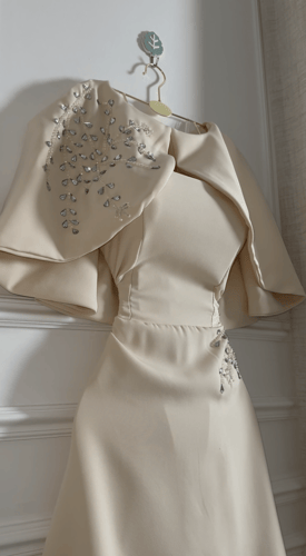 فستان ROYAL VEIL بتطريز فاخر ولمسة ملكية