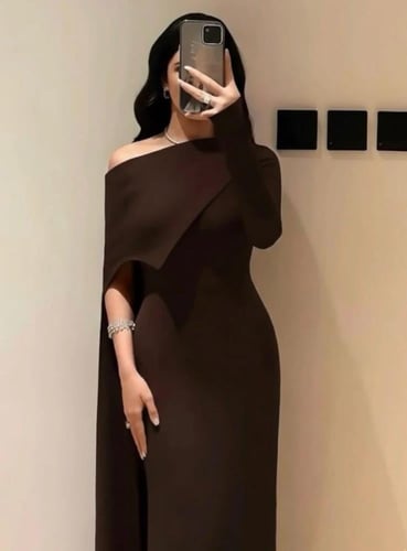 فستان CHOCO CAPE كتف واحد فاخر – خمري ملكي