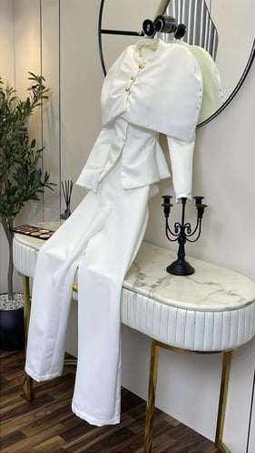 WHITE ÉLITE SET – طقم أبيض بقصة راقية