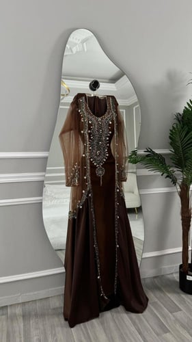 فستان سهرة ملكي مطرز – بني فاخر بتصميم أميري