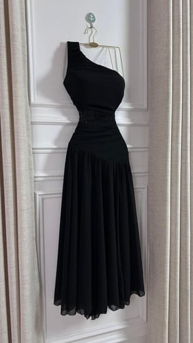 فستان CRYSTAL VEIL مطرز فاخر – أوف وايت ملكي