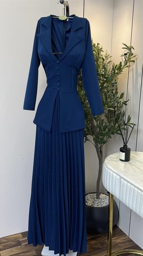 فستان لُجين الملكي – أناقة راقية بطابع فاخر