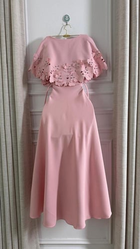 فستان ROSALIA – ورد ناعم بأنوثة راقية